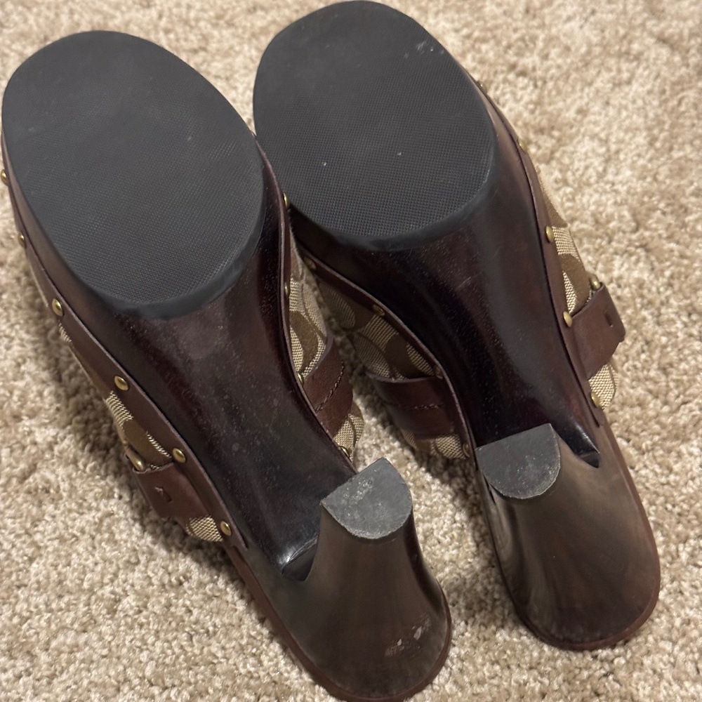Coach Signature Tan & Brown Ivy Clog Heels. Size 9 - Picture 6 of 7